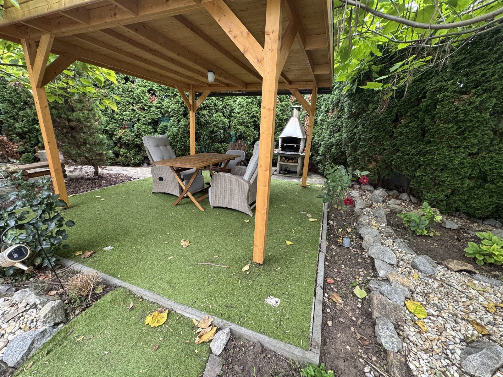 Pergola & ohniště večer